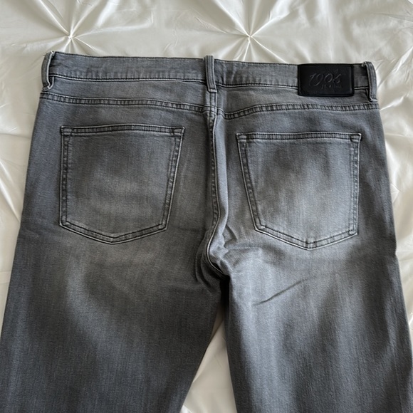Jos. A. Bank Men’s Jeans 34W 32L - Picture 5 of 6